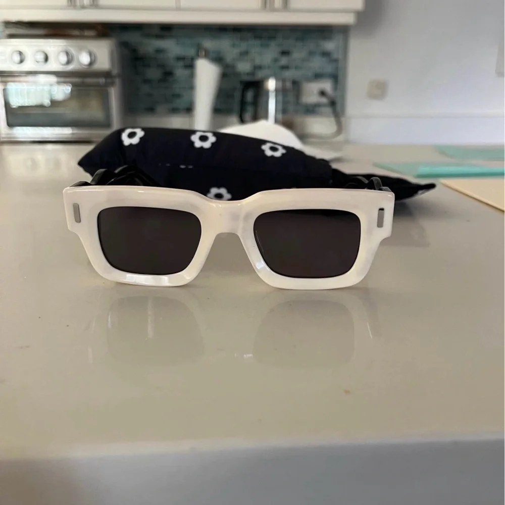 New kids Akila sunglasses